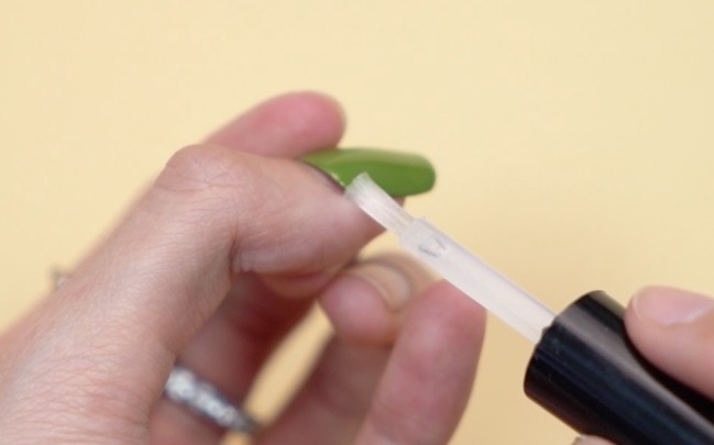 贴甲片把指甲贴变形了怎么办?