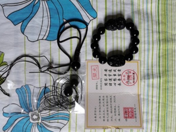 黑曜石透光吗